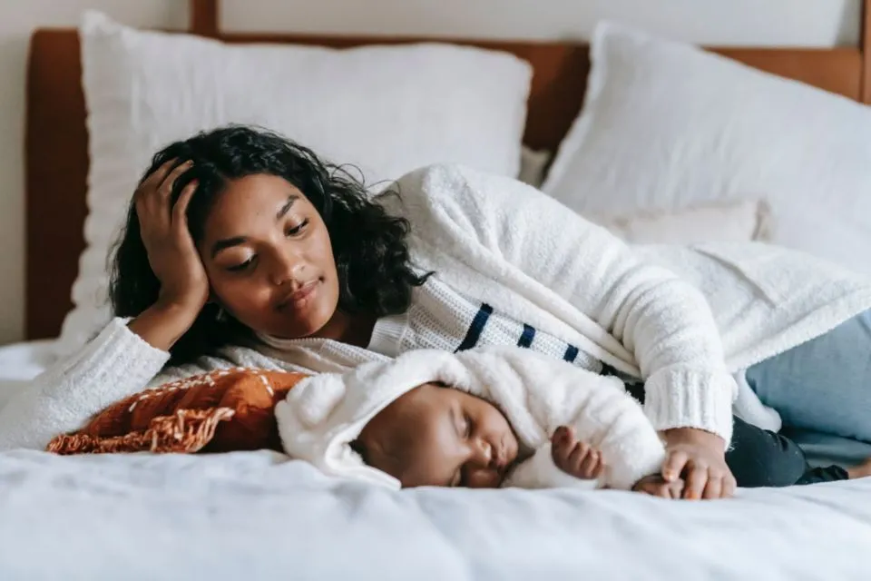 6 Hal Random yang Seringkali Terlintas di Benak Ibu Ketika Melihat Anaknya Tidur. Ah, Sweet! 8