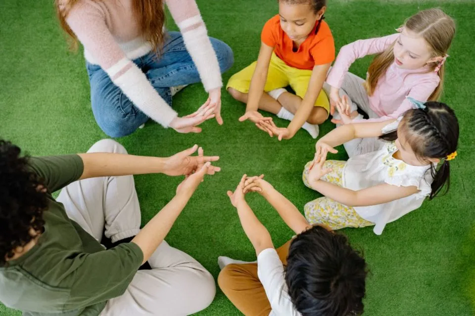 6 Life Skill yang Perlu Ditanamkan ke Anak Sejak Dini. Bukan Hanya Nilai Akademik Semata! 7