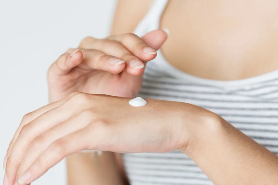 Viralnya Nenek 81 Tahun yang Rajin Pakai Sunscreen Jadi Bukti Nyata 5 Khasiat Tabir Surya ini 5