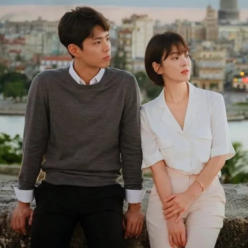 8 Gaya Berpakaian ala Pasangan di K-Drama. Bisa Disontek nih Buat OOTD Kamu dan si Dia~ 11