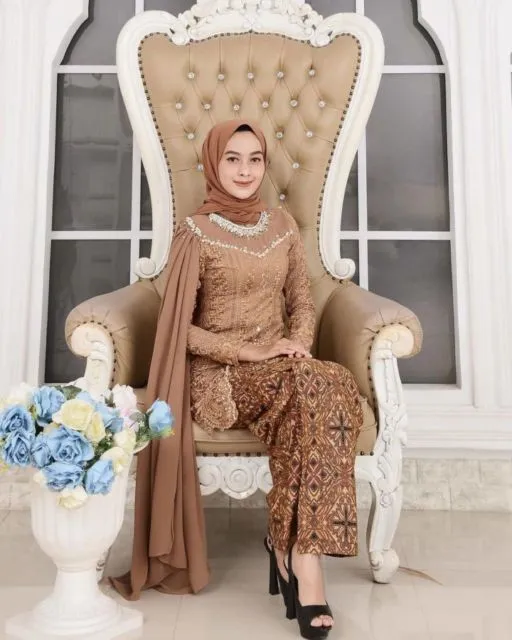 10 Ide Kebaya Wisuda Terbaru untuk Rayakan Kelulusan 20