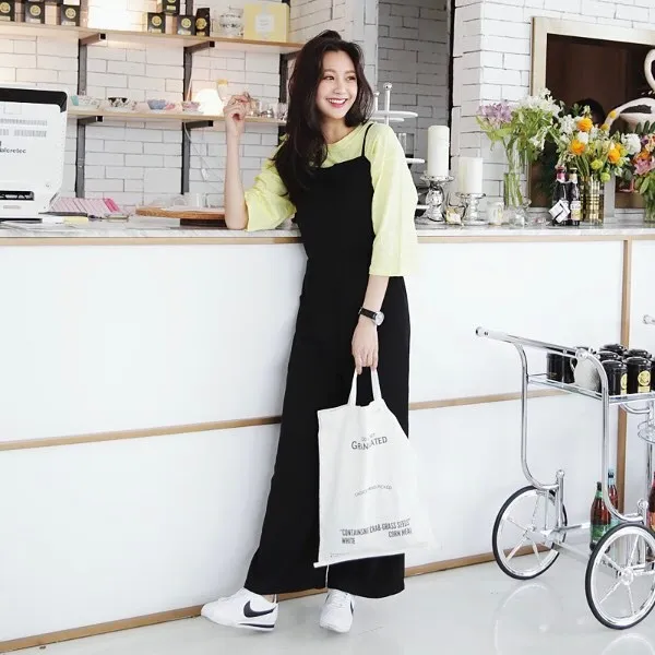 9 Ide Padu Padan Busana Layering ala Cewek Korea. Kamu yang Berhijab, Bisa Coba Juga~ 12