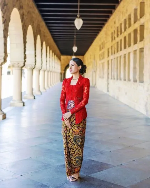 10 Ide Kebaya Wisuda Terbaru untuk Rayakan Kelulusan 11