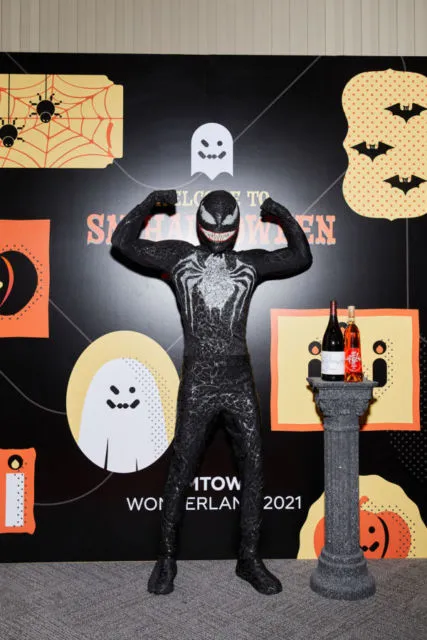 Parade 15 Kostum Artis SM Entertainment di Acara Halloween SM Wonderland 2021. Totalitas! 17