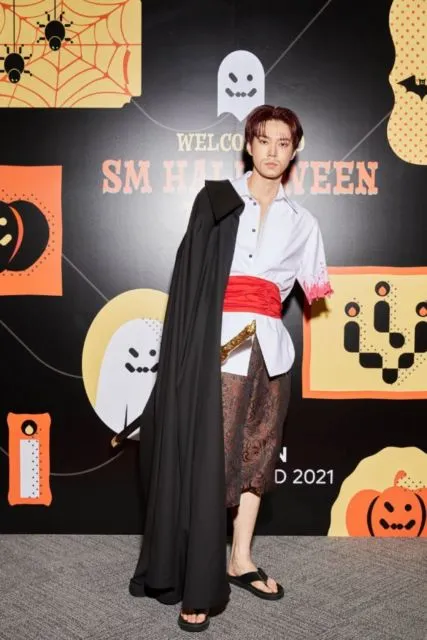 Parade 15 Kostum Artis SM Entertainment di Acara Halloween SM Wonderland 2021. Totalitas! 19