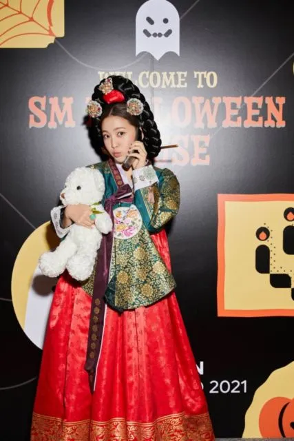 Parade 15 Kostum Artis SM Entertainment di Acara Halloween SM Wonderland 2021. Totalitas! 21