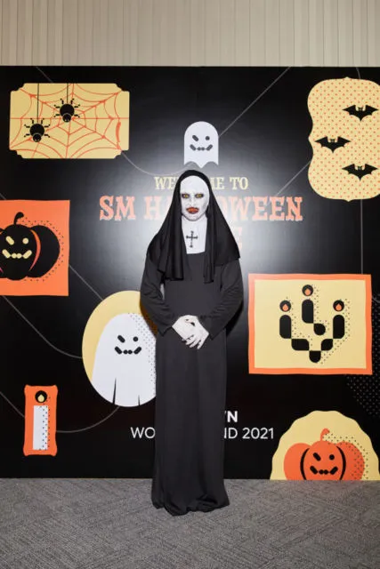 Parade 15 Kostum Artis SM Entertainment di Acara Halloween SM Wonderland 2021. Totalitas! 25