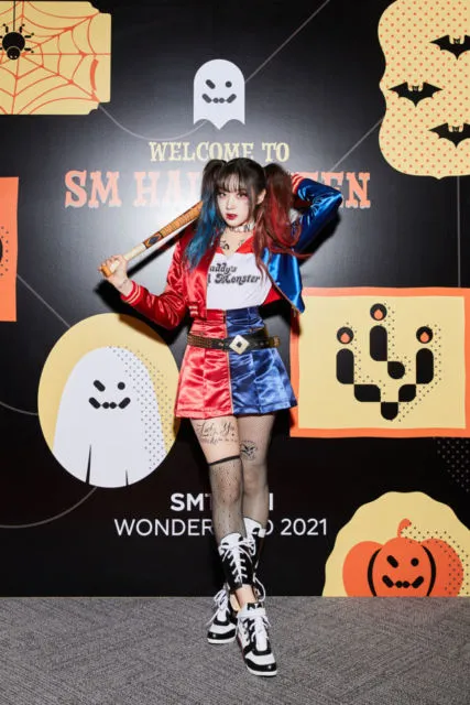 Parade 15 Kostum Artis SM Entertainment di Acara Halloween SM Wonderland 2021. Totalitas! 26