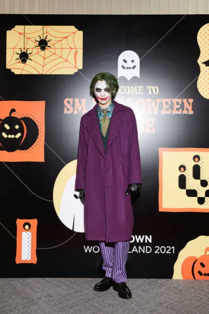 Parade 15 Kostum Artis SM Entertainment di Acara Halloween SM Wonderland 2021. Totalitas! 27