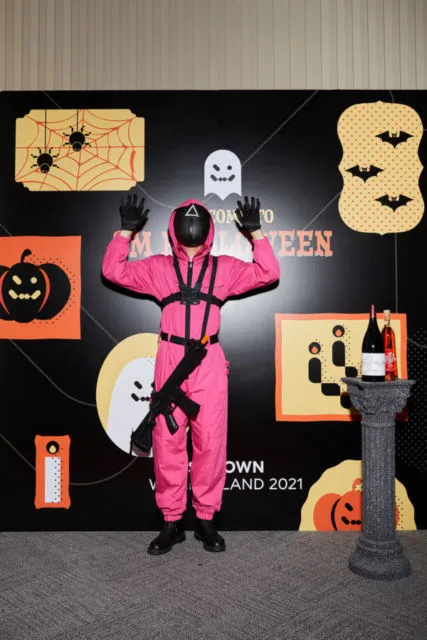 Parade 15 Kostum Artis SM Entertainment di Acara Halloween SM Wonderland 2021. Totalitas! 28