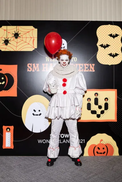 Parade 15 Kostum Artis SM Entertainment di Acara Halloween SM Wonderland 2021. Totalitas! 29