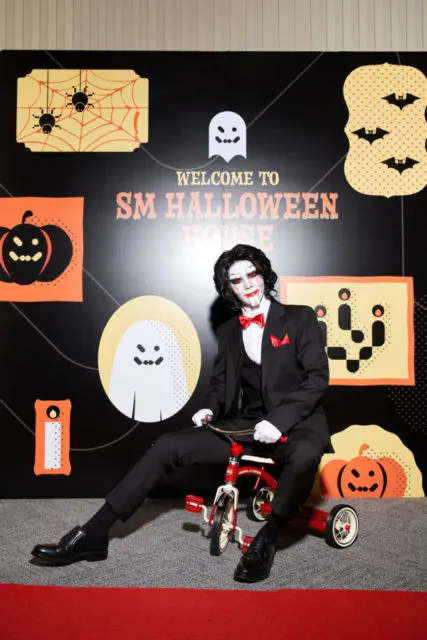 Parade 15 Kostum Artis SM Entertainment di Acara Halloween SM Wonderland 2021. Totalitas! 30