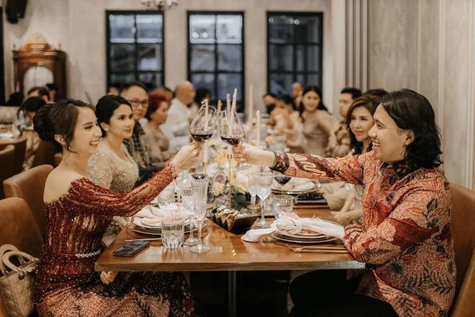 6 Detail Lamaran Joshua Suherman - Clairine Clay. Hangat dan Hanya Dihadiri Keluarga Terdekat 11