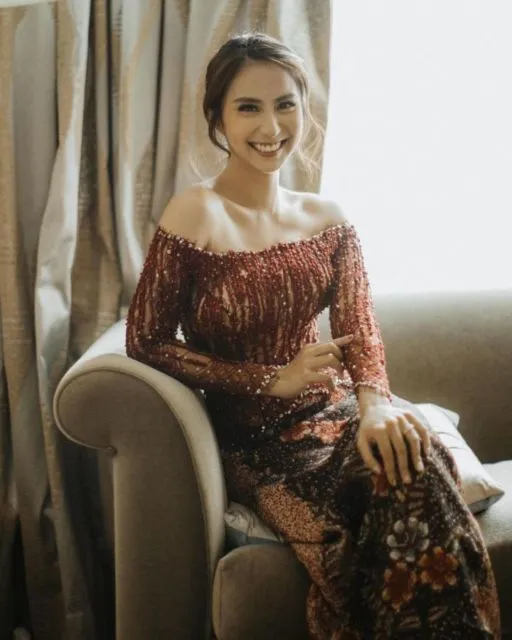 6 Detail Lamaran Joshua Suherman - Clairine Clay. Hangat dan Hanya Dihadiri Keluarga Terdekat 7