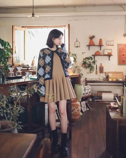 9 Ide Padu Padan Busana Layering ala Cewek Korea. Kamu yang Berhijab, Bisa Coba Juga~ 17
