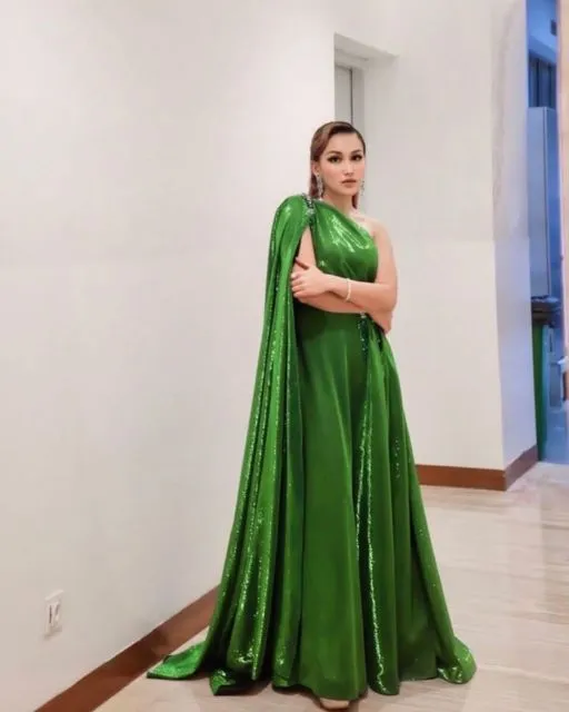 11 Potret Busana Penyanyi Wanita Indonesia di Acara AMI Awards 2021. Semua Memukau! 13