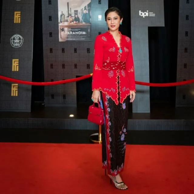 9 Potret Parade Busana Para Aktris di Karpet Merah Festival Film Indonesia 2021. Memukau! 11