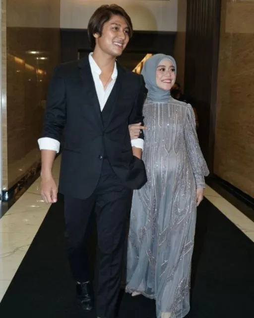 11 Potret Busana Penyanyi Wanita Indonesia di Acara AMI Awards 2021. Semua Memukau! 18