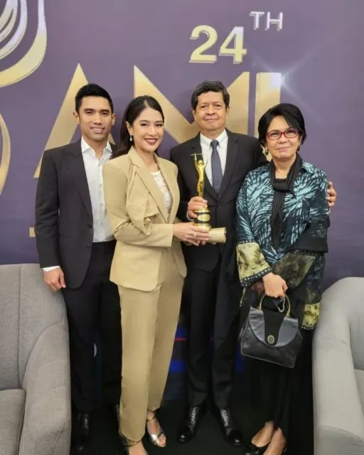 11 Potret Busana Penyanyi Wanita Indonesia di Acara AMI Awards 2021. Semua Memukau! 15