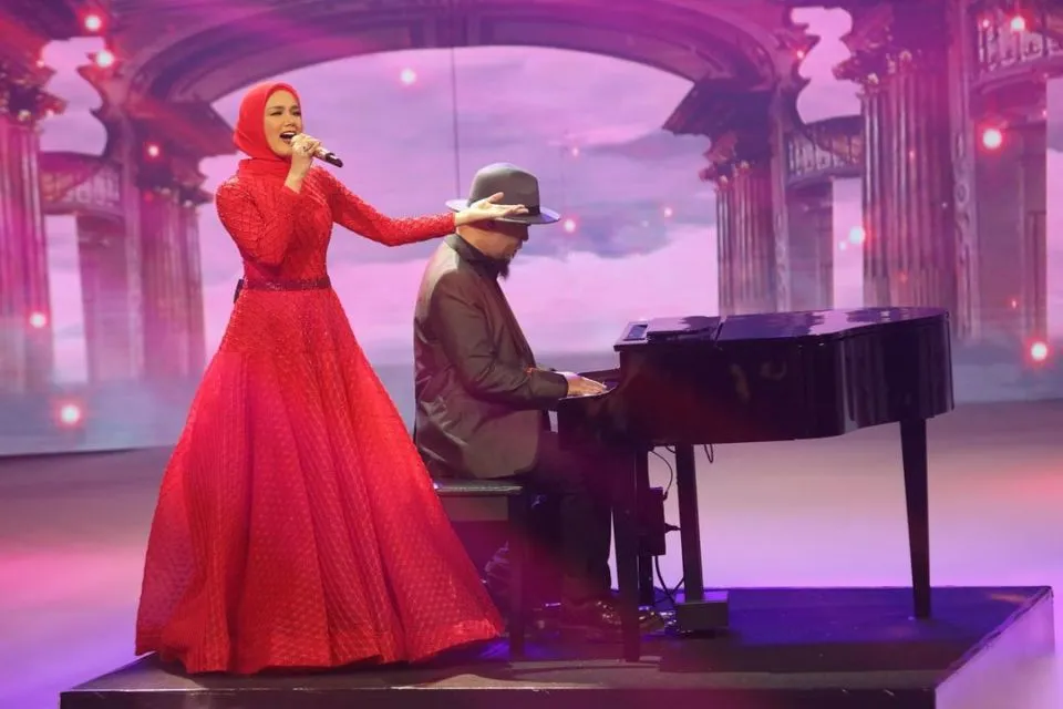 11 Potret Busana Penyanyi Wanita Indonesia di Acara AMI Awards 2021. Semua Memukau! 20
