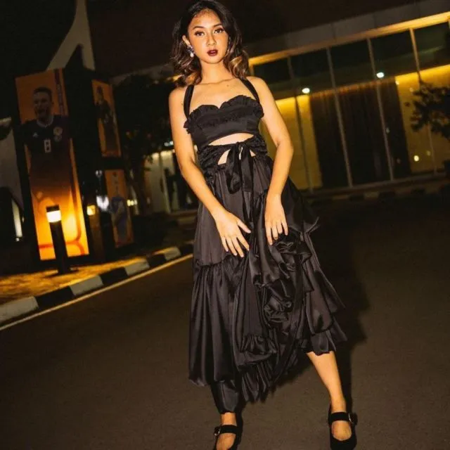 11 Potret Busana Penyanyi Wanita Indonesia di Acara AMI Awards 2021. Semua Memukau! 16