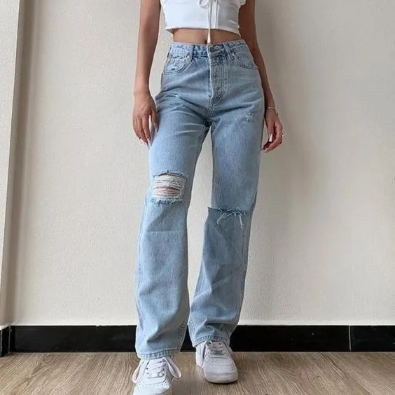 8 Fashion Item Wajib Punya untuk si Bahu Lebar Agar Terlihat Lebih Proporsional. Cek yuk! 15