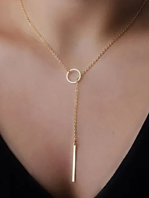 8 Fashion Item Wajib Punya untuk si Bahu Lebar Agar Terlihat Lebih Proporsional. Cek yuk! 9