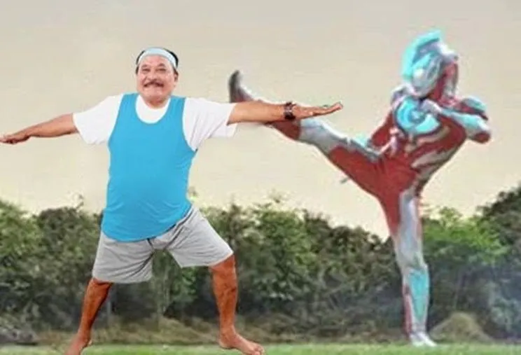 10 Editan Konyol Potret Haji Bolot Yoga dengan Wajah Sumringah. Semangat Banget ini Kayaknya~ 15