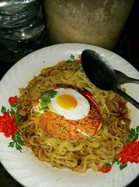 10 Foto Kreatifitas Plating Makanan Low Budget, Tetap Gengsi Meski Duit Lagi Tipis~ 20