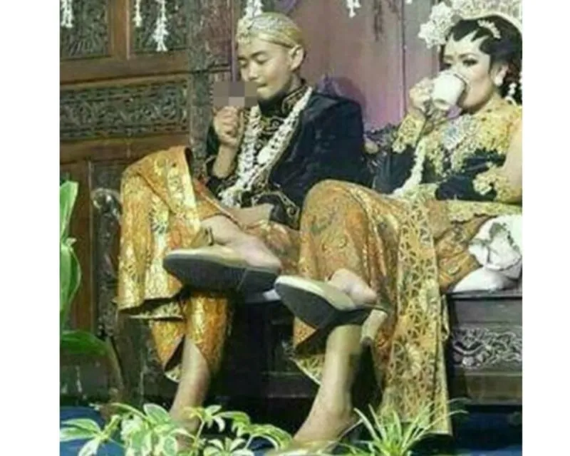 Kumpulan Momen Tak Terduga Saat Prosesi Pernikahan, Bukannya Terharu Malah Bikin Ngakak! 13