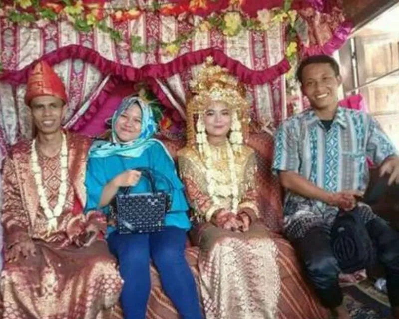 Kumpulan Momen Tak Terduga Saat Prosesi Pernikahan, Bukannya Terharu Malah Bikin Ngakak! 16