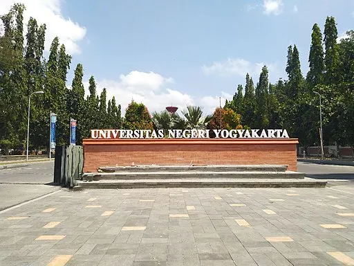 5 Hantu Perempuan di Kampus ini Jadi Urban Legend Terkenal. Kamu Pernah Dengar Ceritanya? 10