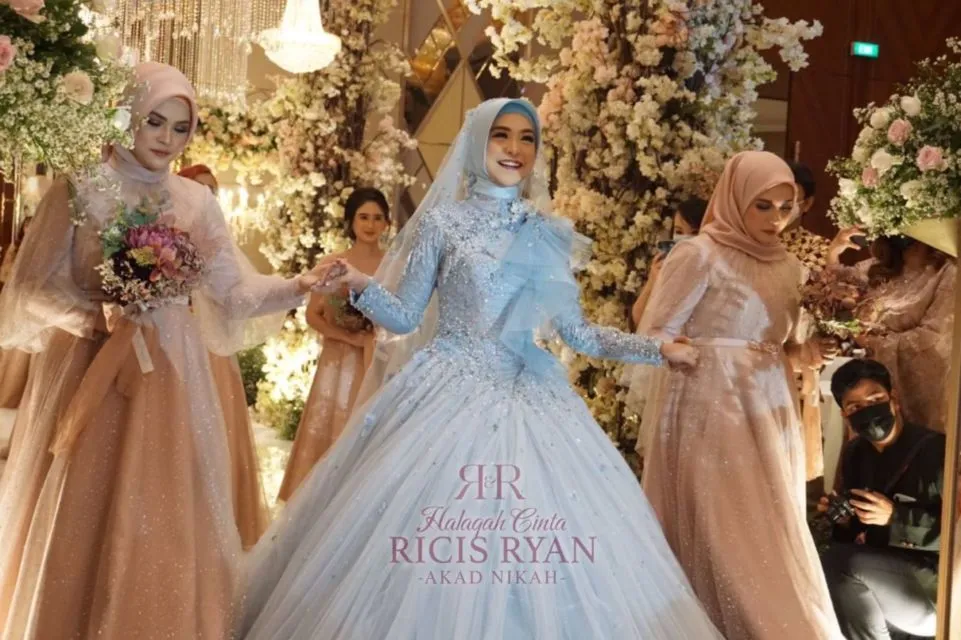 Puncak Acara Rangkaian Pernikahan, Resepsi Ria Ricis dan Teuku Ryan Digelar Bak di Negeri Dongeng 4