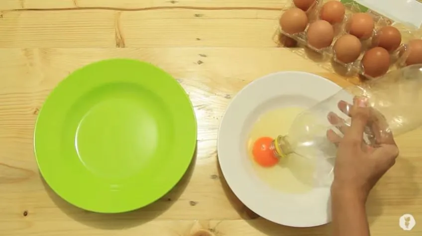 5 Cara Memisahkan Kuning Telur Tanpa Alat Khusus biar Tetap Utuh 9 Cara memisahkan kuning telur