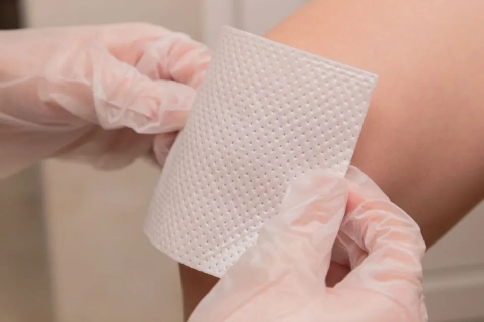 Trik Patch Test untuk Uji Alergi Kandungan Skincare. Penting, Biar Kulitmu Nggak Iritasi 6