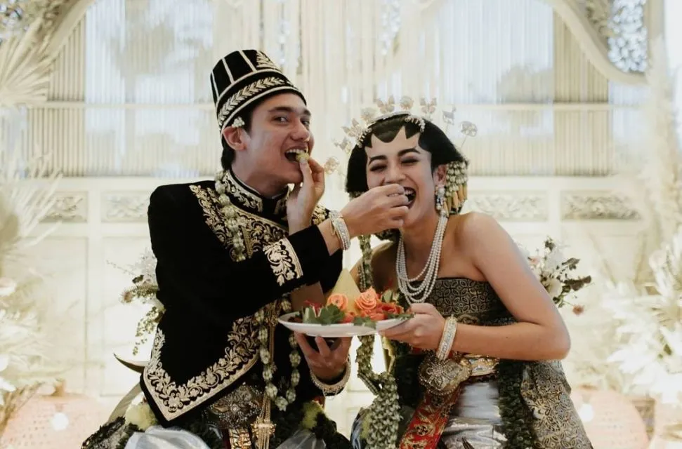Makna di Balik Prosesi Suap-suapan di Pernikahan Adat Indonesia 5