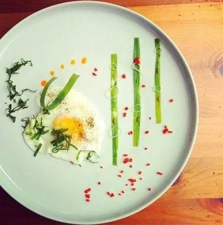 10 Foto Kreatifitas Plating Makanan Low Budget, Tetap Gengsi Meski Duit Lagi Tipis~ 15