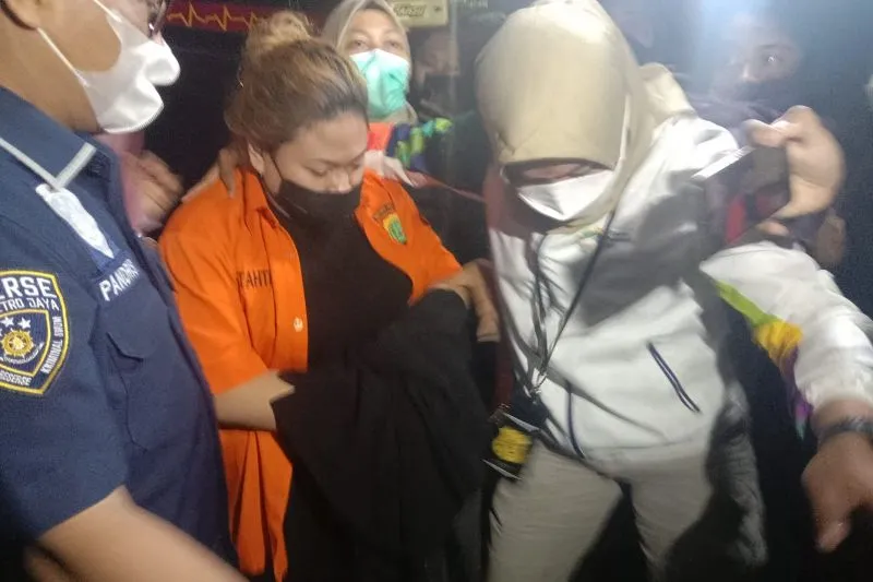 Resmi Jadi Tersangka Kasus Penerimaan CPNS Fiktif, Anak Nia Daniaty Langsung Ditahan 3