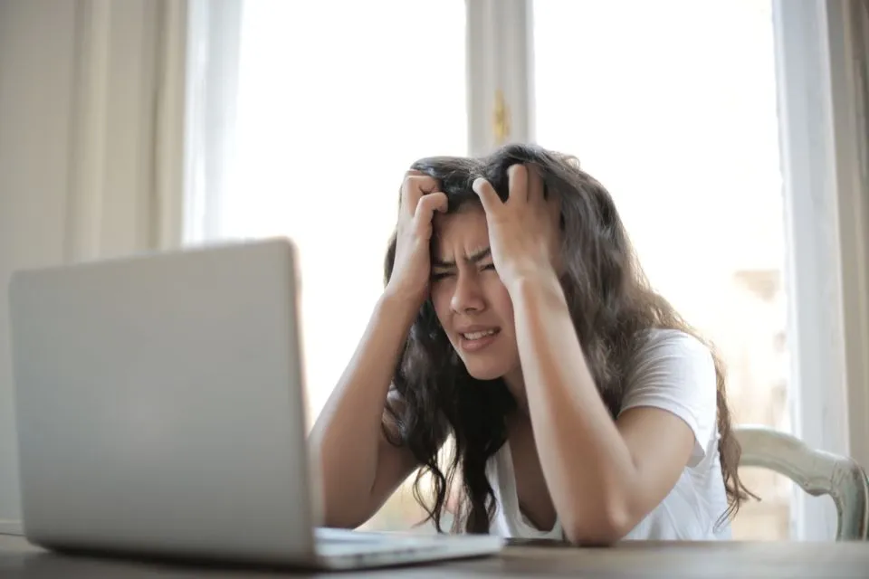 Sebuah Penelitian Ungkap Bahwa Wanita Kelihatan Lebih Tua di Hari Rabu. Eh, Kenapa? 5