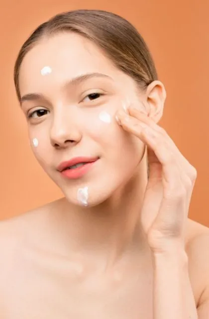 Produk Skincare Wajib di Musim Hujan. Hati-Hati, Salah Langkah Kulitmu Bisa Bermasalah! 10