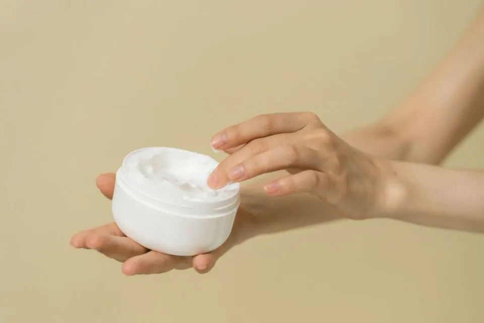 Gara-Gara Tercemar Bahan Kimia ini, Puluhan Merek Sunscreen Ditarik dari Pasaran. Apa itu? 5