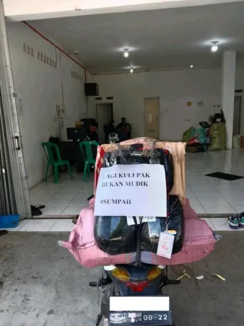 Lika-liku Perjalanan Kurir Paket Sampai ke Tujuan, Lewati Momen Kocak Hingga Menyedihkan 19