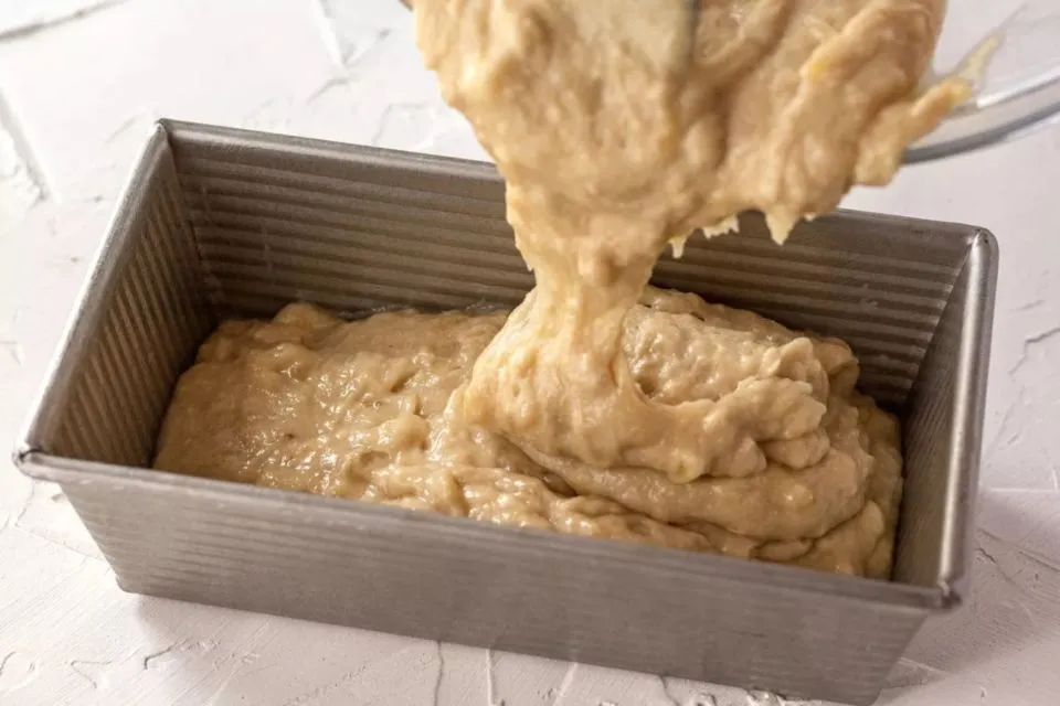 Cara Membuat Bolu Pisang Kukus Tanpa Mikser dengan Takaran Sendok 14