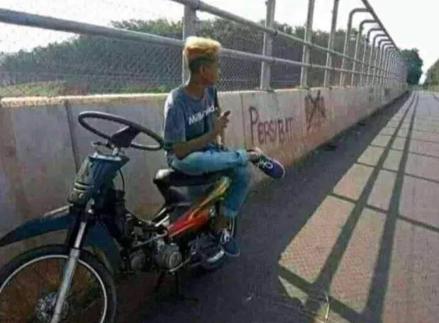 Saking Kreatifnya, Penampakan Modifikasi Sepeda Motor ini Malah Bikin Gagal Paham 11