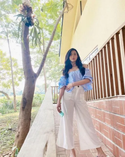 9 Ide Padu Padan Baju Shania Junianatha, Eks JKT48 17