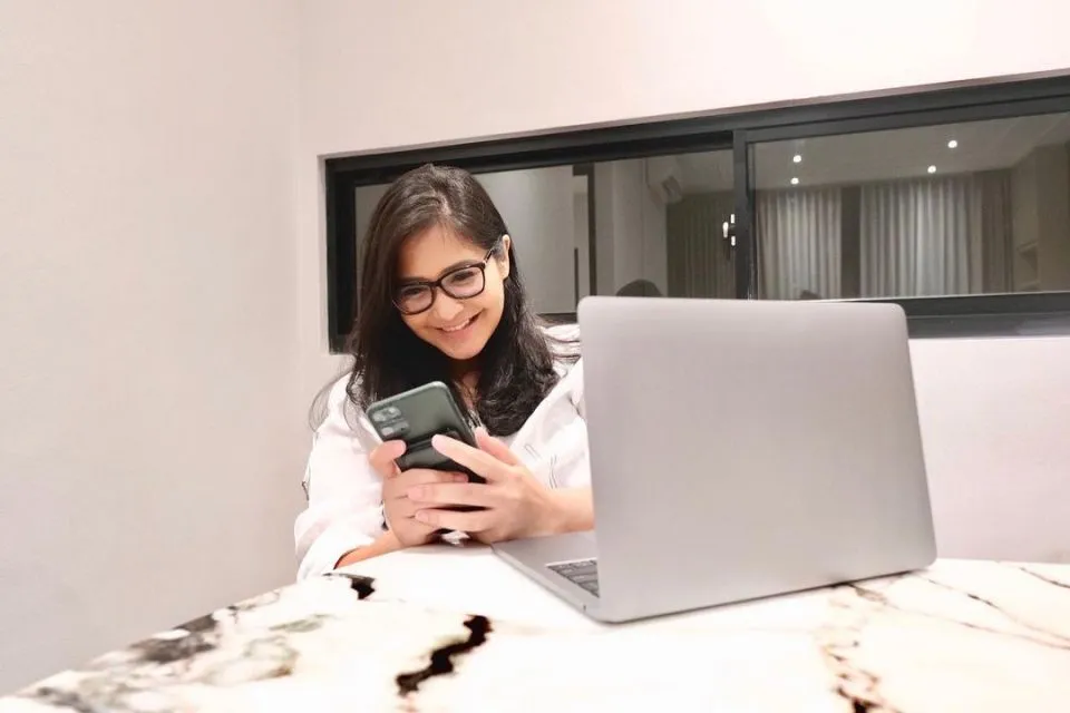 Mengintip Akun LinkedIn Milik 8 Artis Indonesia. Tunjukkan Sisi Berbeda dari Kariernya 12