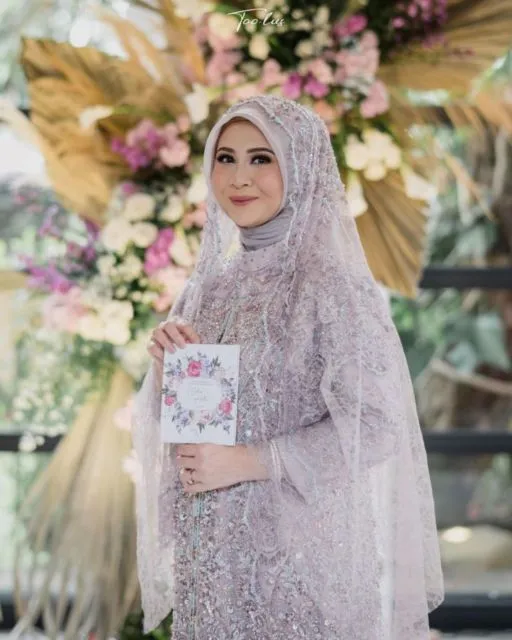 7 Ide Busana Pengajian Pranikah Terbaru dari Para Seleb. Manis dan Anggun! 12