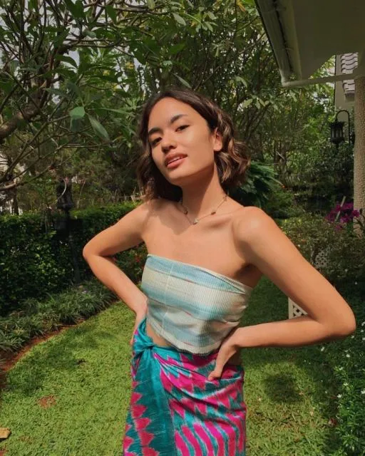 7 Ide Styling Kain Nusantara ala Arawinda Kirana 12 Styling kain ala Arawinda Kirana
