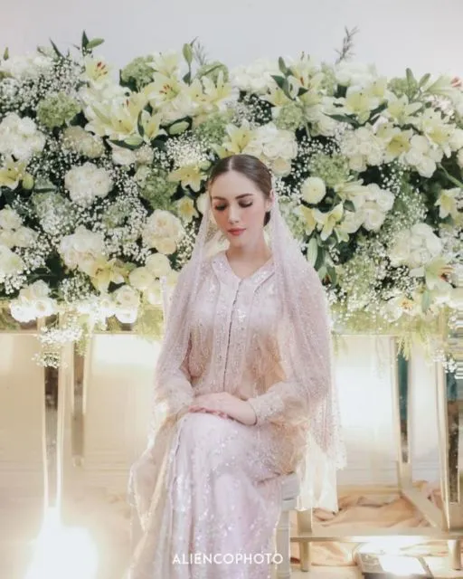 7 Ide Busana Pengajian Pranikah Terbaru dari Para Seleb. Manis dan Anggun! 11