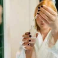 Digandrungi Pengguna Skincare, Inilah 5 Manfaat Kandungan Niacinamide untuk Kulit Wajah!